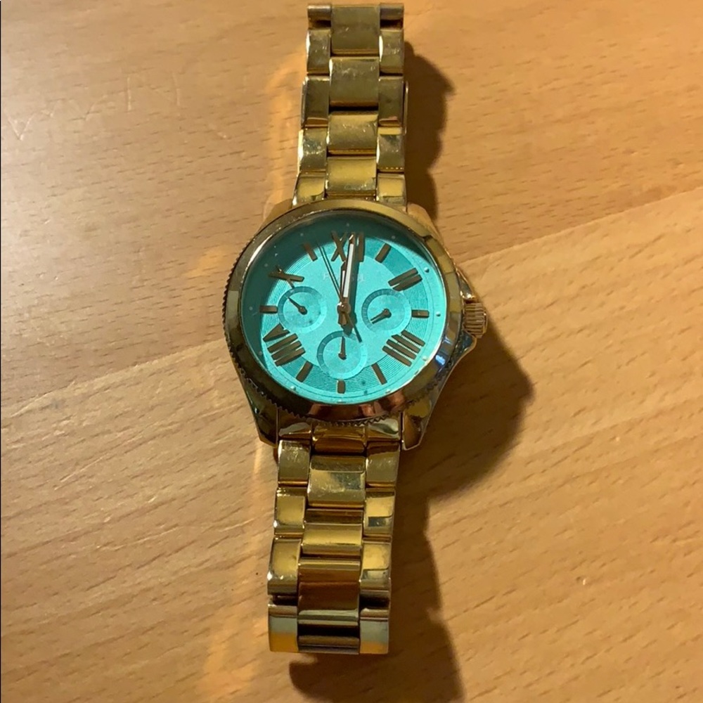 Fossil watch with Rose Gold watch band.